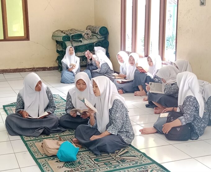 Literasi Sekolah Proses Penumbuhan karakter gemar membaca