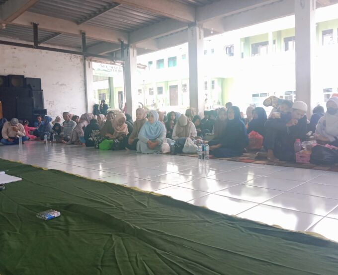 Santri dan Tradisi Sambangan di Pondok Pesantren